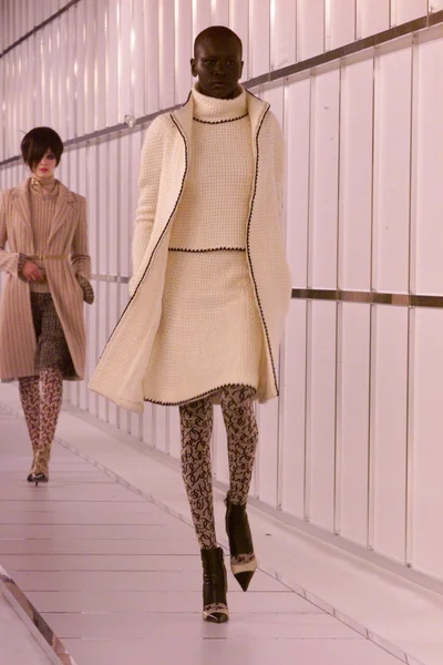Look 10